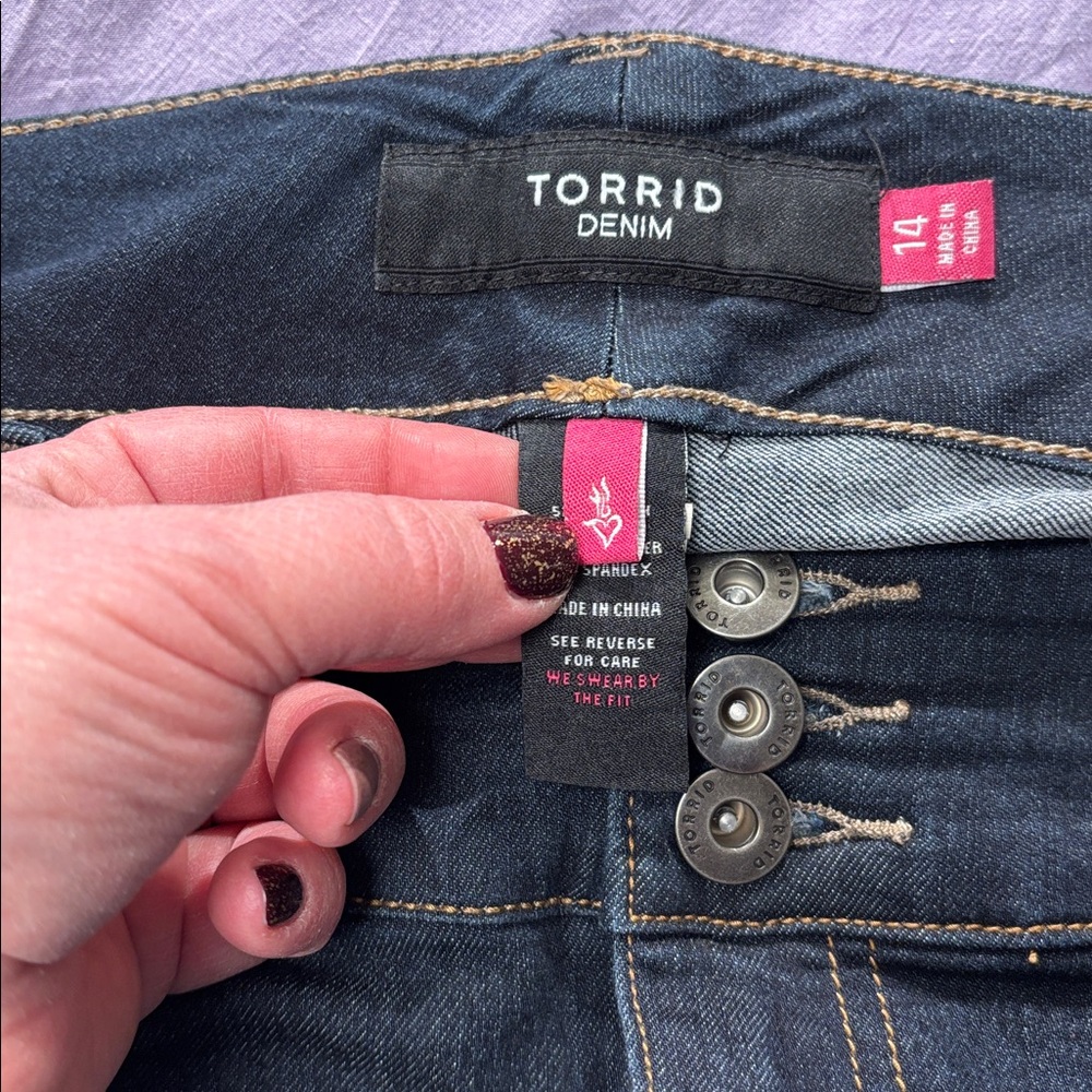 Torrid crop jeans in size 14 dark wash, lots of stretch. - Picture 9 of 12